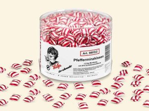 Transparent jar with 1.5 kg Küfa peppermint cushions with chocolate cream filling (red and silver striped sweets with peppermint flavor and chocolate filling)
