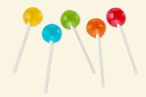 5 Küfa MINIS lollipops 1 each yellow (lemon flavor), blue (cola), green (woodruff), orange (orange) and red (raspberry)