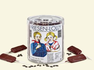 a transparent package with 80 Küfa chocolate coated Friesen-Lolly with salmiac pastilles