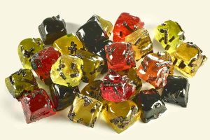 Küfa Cachou (transparent, cube-shaped candies in 5 different colors with sugar sprinkles and herbal flavor)