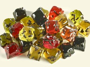 Küfa Cachou (transparent, cube-shaped candies in 5 different colors with sugar sprinkles and herbal flavor)