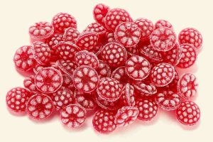 Küfa Himbeeren (rote Bonbons in Himbeerform mit Himbeergeschmack)