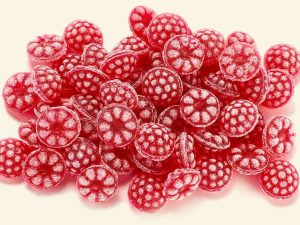 Küfa raspberries (red raspberry-shaped candies with raspberry flavor)
